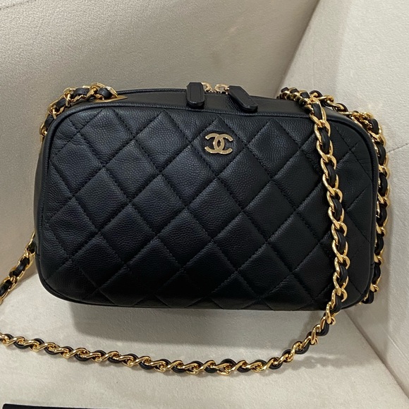 Traded Handbags - 🖤🖤Chanel Quilted Leather Camera Bag